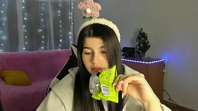 Snapshot of KisaModel chatting on 01-10-26, 08:32 KisaModel online show from 01-10-26, 08:32