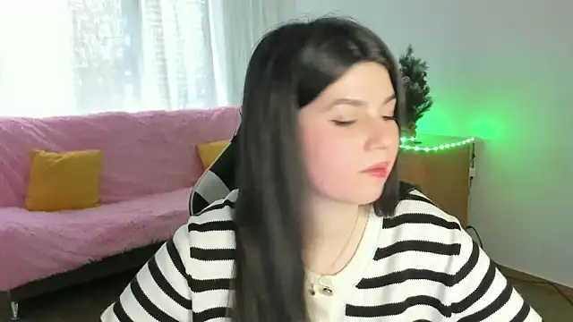 Snapshot of KisaModel chatting on 02-01-26, 08:13 KisaModel online show from 02-01-26, 08:13