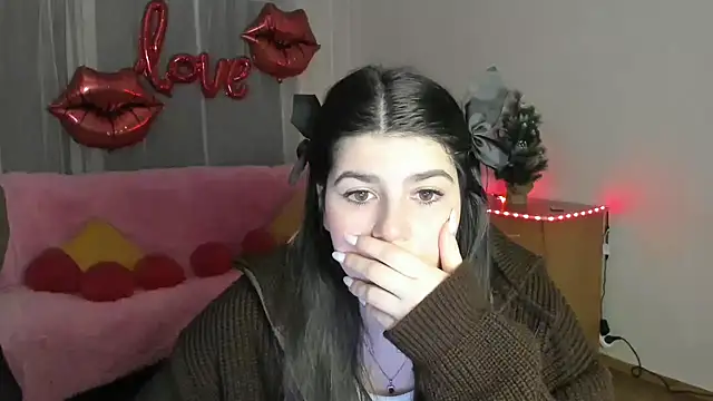 Snapshot of KisaModel chatting on 02-16-26, 04:25 KisaModel online show from 02-16-26, 04:25