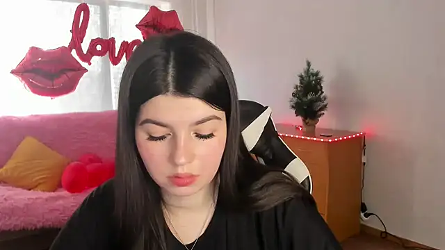 Snapshot of KisaModel chatting on 02-19-26, 07:37 KisaModel online show from 02-19-26, 07:37