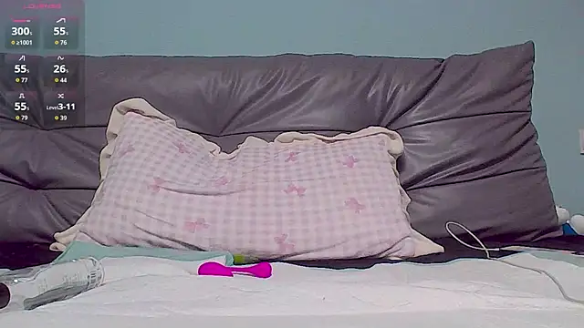 Snapshot of P-Pink chatting on 01-11-26, 04:01 P-Pink online show from 01-11-26, 04:01