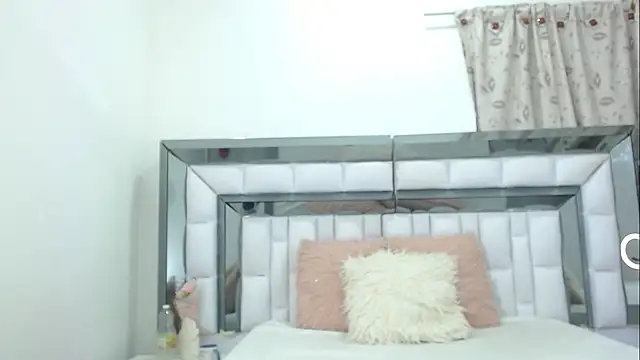 Snapshot of rebecagoldene chatting on 12-23-25, 09:18 rebecagoldene online show from 12-23-25, 09:18