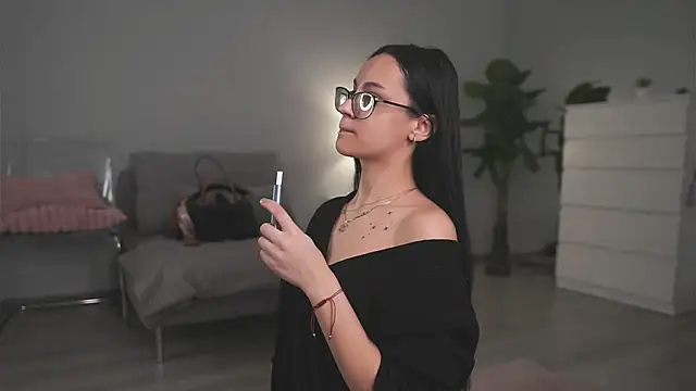 ValexieLux online show from 04-25-26, 09:45