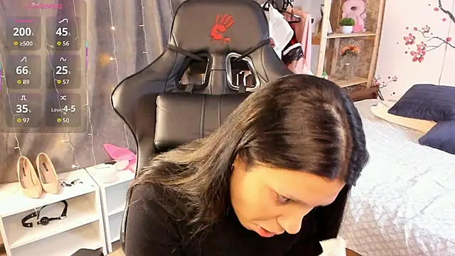 Snapshot of Nicole_Pars chatting on 12-18-25, 07:25 Nicole Pars online show from 12-18-25, 07:25