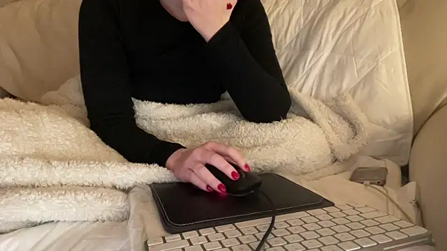 Snapshot of ijustturned18today chatting on 01-05-26, 05:27 ijustturned18today online show from 01-05-26, 05:27