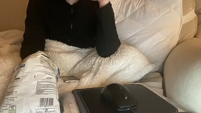 Snapshot of ijustturned18today chatting on 01-13-26, 05:18 ijustturned18today online show from 01-13-26, 05:18