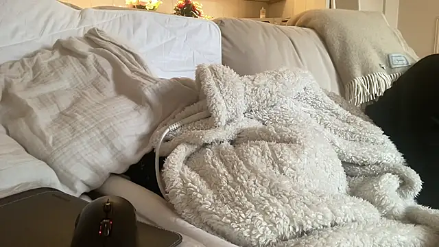 Snapshot of ijustturned18today chatting on 01-17-26, 09:14 ijustturned18today online show from 01-17-26, 09:14