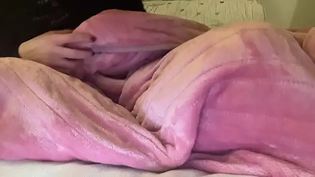 Snapshot of ijustturned18today chatting on 02-04-26, 08:25 ijustturned18today online show from 02-04-26, 08:25