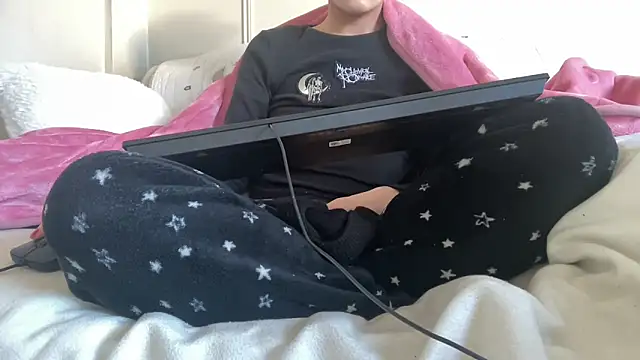 Snapshot of ijustturned18today chatting on 02-14-26, 09:39 ijustturned18today online show from 02-14-26, 09:39