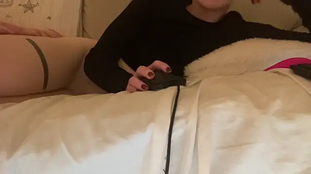 Snapshot of ijustturned18today chatting on 02-21-26, 08:43 ijustturned18today online show from 02-21-26, 08:43