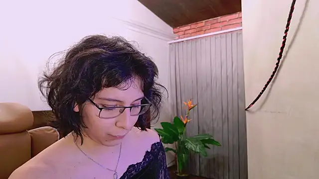 Shelly bat online show from 07-17-26, 10:25