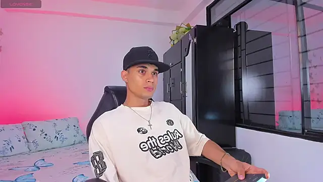 Snapshot of Michael_Jordan_zz chatting on 01-08-26, 07:49 Michael Jordan zz online show from 01-08-26, 07:49