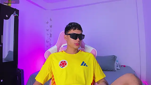 Snapshot of Michael_Jordan_zz chatting on 02-02-26, 11:31 Michael Jordan zz online show from 02-02-26, 11:31