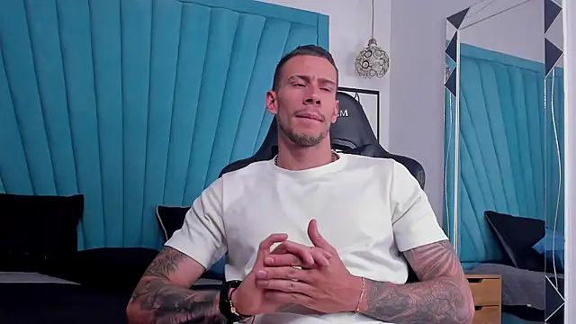 Snapshot of J_king__ chatting on 02-28-26, 01:45 J king online show from 02-28-26, 01:45