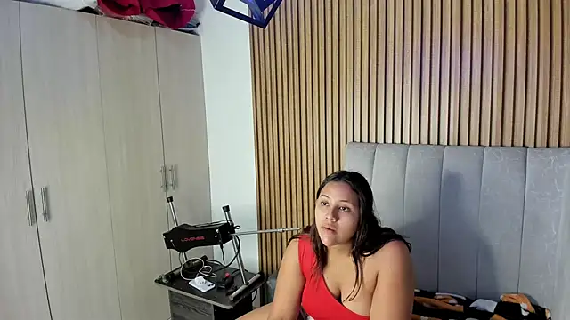 Snapshot of TiifanyGrey chatting on 01-06-26, 02:26 TiifanyGrey online show from 01-06-26, 02:26