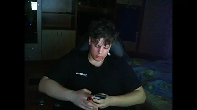 Snapshot of GymGuy0505 chatting on 03-08-26, 01:25 GymGuy0505 online show from 03-08-26, 01:25