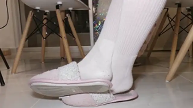 Snapshot of Feetbeth chatting on 06-21-26, 07:00 Feetbeth online show from 06-21-26, 07:00