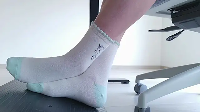 Snapshot of Feetbeth chatting on 06-22-26, 05:43 Feetbeth online show from 06-22-26, 05:43