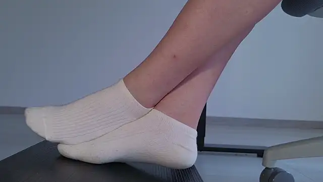 Snapshot of Feetbeth chatting on 06-23-26, 11:03 Feetbeth online show from 06-23-26, 11:03