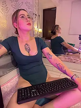 Snapshot of Annyhathatway chatting on 04-01-26, 08:39 Annyhathatway online show from 04-01-26, 08:39