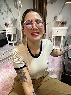 Snapshot of Annyhathatway chatting on 05-15-26, 11:34 Annyhathatway online show from 05-15-26, 11:34