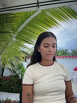 Snapshot of Valeria-escobar chatting on 05-15-26, 11:28 Valeria-escobar online show from 05-15-26, 11:28