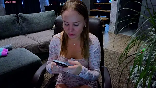 s trawberry  online show from 12-14-25, 03:45