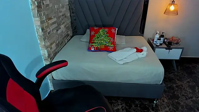 Snapshot of BRIANA_Z chatting on 12-19-25, 11:12 BRIANA Z online show from 12-19-25, 11:12