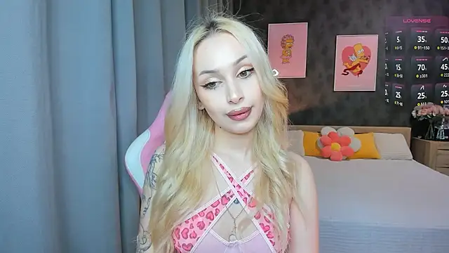 Snapshot of LanaMiracle chatting on 02-17-26, 04:09 LanaMiracle online show from 02-17-26, 04:09