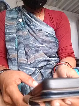 Snapshot of Aaisha_01 chatting on 02-13-26, 09:49 Aaisha 01 online show from 02-13-26, 09:49