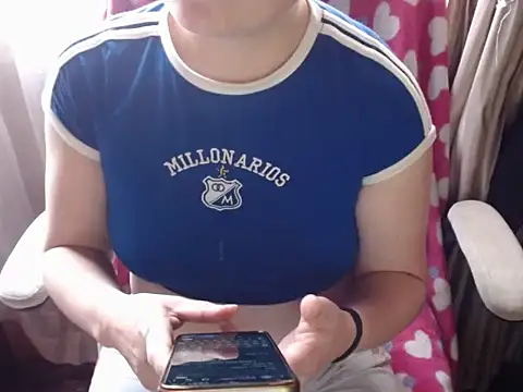 Snapshot of 666maskgirl chatting on 01-12-26, 04:56 666maskgirl online show from 01-12-26, 04:56