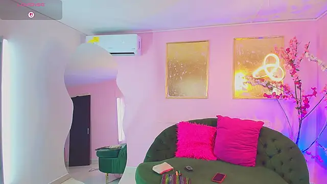 Snapshot of bella_moonlight_cr chatting on 01-07-26, 03:31 bella moonlight cr online show from 01-07-26, 03:31