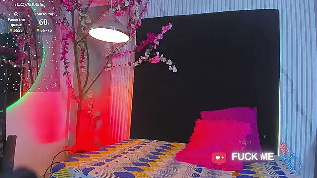 Snapshot of bella_moonlight_cr chatting on 01-19-26, 04:05 bella moonlight cr online show from 01-19-26, 04:05