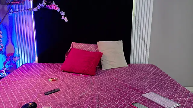 bella moonlight cr online show from 04-29-26, 03:43