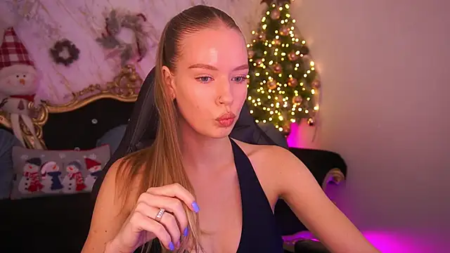 Snapshot of MollyyMayy chatting on 12-22-25, 03:20 MollyyMayy online show from 12-22-25, 03:20