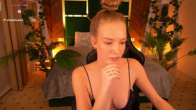 Snapshot of MollyyMayy chatting on 02-05-26, 03:49 MollyyMayy online show from 02-05-26, 03:49