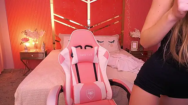 Snapshot of MollyyMayy chatting on 02-07-26, 03:27 MollyyMayy online show from 02-07-26, 03:27