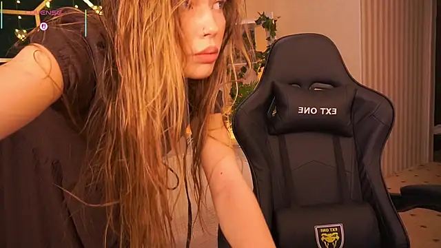 Snapshot of MollyyMayy chatting on 02-24-26, 11:19 MollyyMayy online show from 02-24-26, 11:19