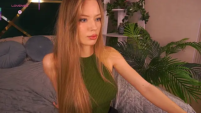 Snapshot of MollyyMayy chatting on 03-06-26, 03:19 MollyyMayy online show from 03-06-26, 03:19