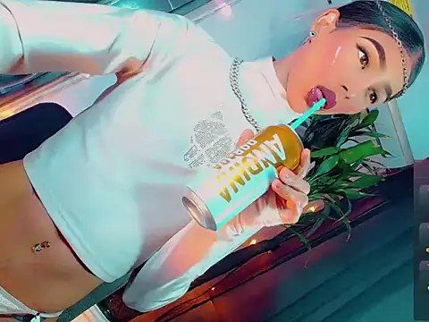 agathaferrer3 online show from 04-25-26, 07:33