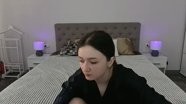 CyrenaLuxe online show from 04-04-26, 05:49
