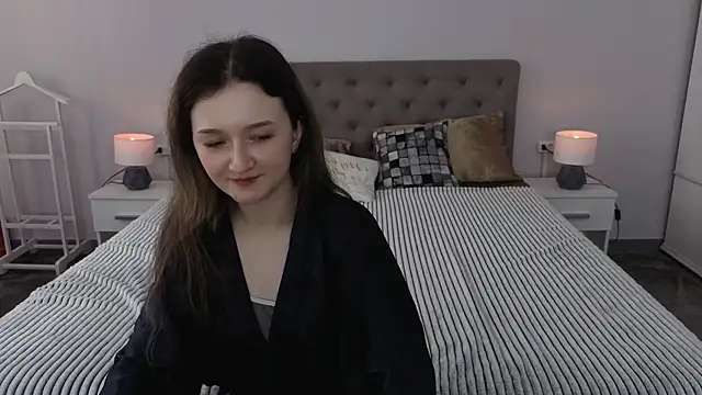 CyrenaLuxe online show from 04-05-26, 07:49