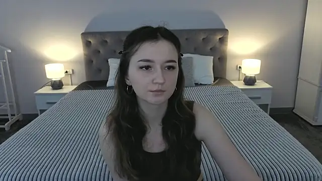 CyrenaLuxe online show from 04-24-26, 06:05