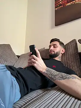 Snapshot of Juliann69Ramiro chatting on 01-17-26, 02:11 Juliann69Ramiro online show from 01-17-26, 02:11