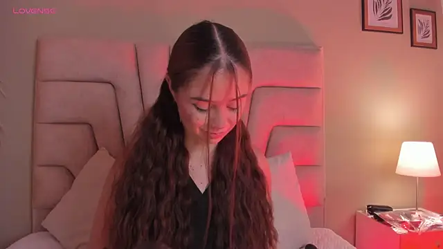 Amelia Saenz  online show from 04-29-26, 07:31