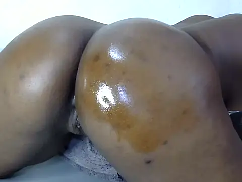 Snapshot of Erotic_vybez_ chatting on 12-18-25, 06:41 Erotic vybez online show from 12-18-25, 06:41