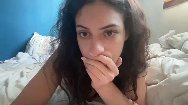 Snapshot of CoquineCharmeuse chatting on 01-10-26, 01:24 CoquineCharmeuse online show from 01-10-26, 01:24