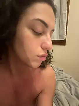 Snapshot of CoquineCharmeuse chatting on 02-26-26, 08:52 CoquineCharmeuse online show from 02-26-26, 08:52