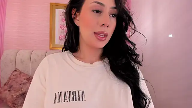 Snapshot of hotcami_s chatting on 01-08-26, 01:46 hotcami s online show from 01-08-26, 01:46