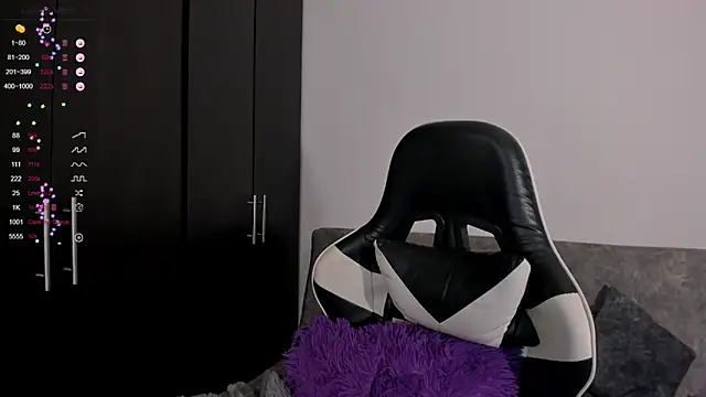 Snapshot of hotcami_s chatting on 04-01-26, 04:35 hotcami s online show from 04-01-26, 04:35